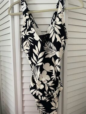 Lands' End Women’s 1pc “Floral Swimsuit Crisscross Straps” Size M Blk/Wht NWOT